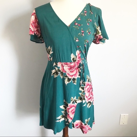 Mimi Chica Dresses & Skirts - Floral Dress